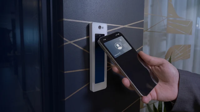 Ubiquiti UniFi Access 海怡半島屋苑會所門禁部署 - A Plus Technology